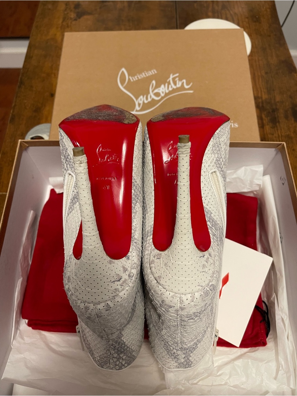 Christian Louboutin White Snake Skin Textured Pointed-Toe Ankle Boots - Picture 5 of 7
